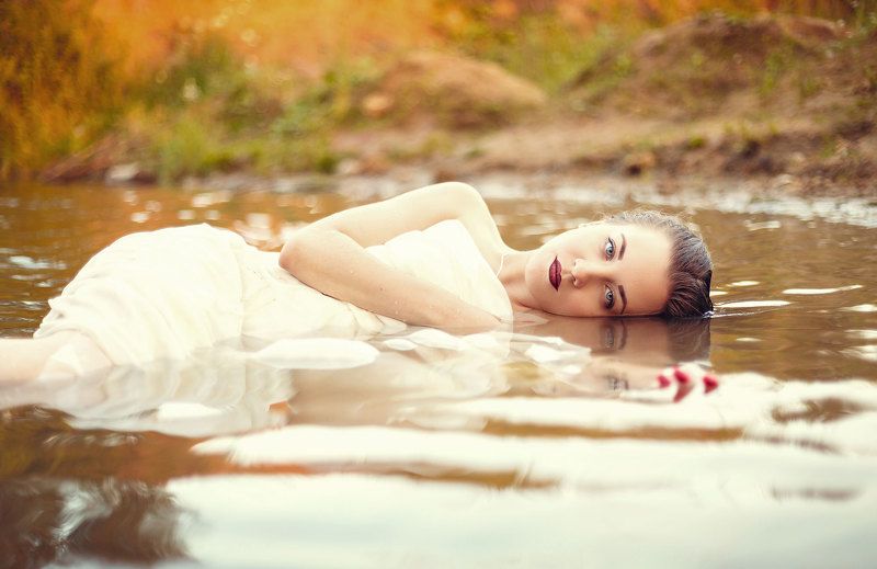 модель,взгляд,глаза,красота,в воде,девушка Анастасияphoto preview