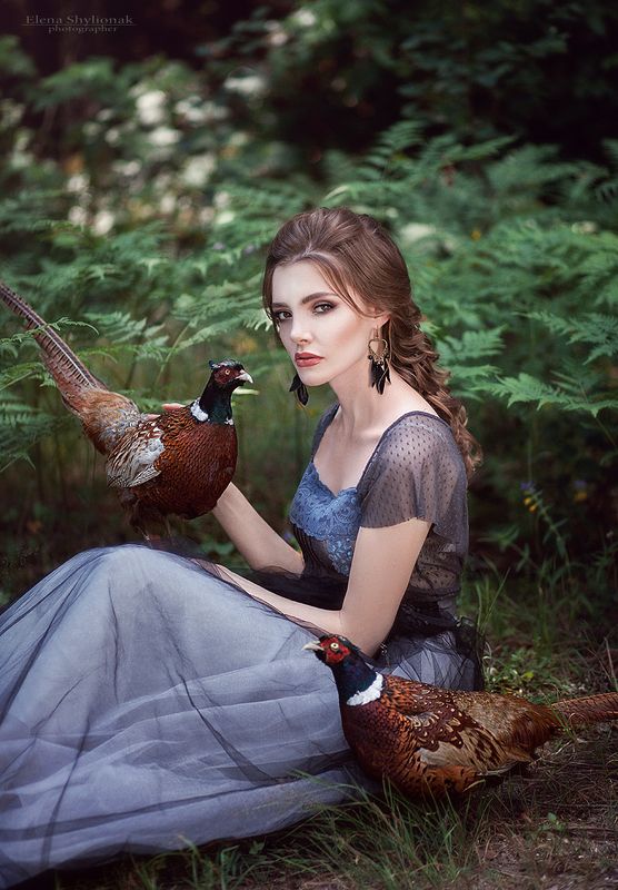 фазан, лето, папоротник, портрет девушки с фазанами, лес Девушка с фазанамиphoto preview