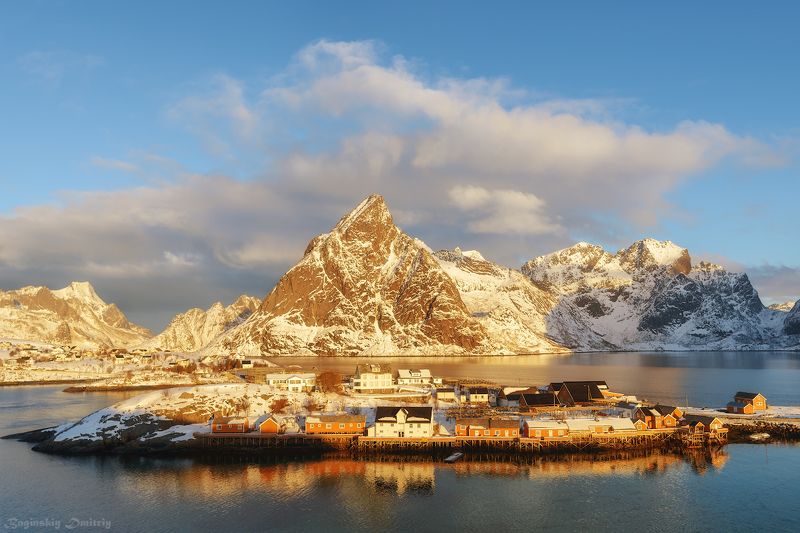 Рыбацкая деревушка Sakrisøyphoto preview