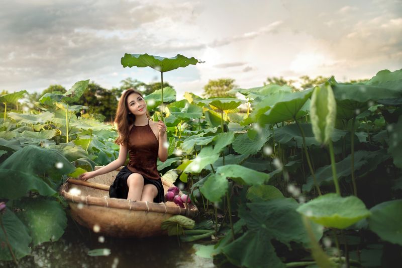 Fashion Vietnames Vietnames Girl and flowerphoto preview