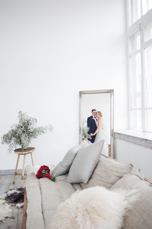 отражение, свадьба, свадебный фотограф, фотограф в крыму, симферополь, студия, жених, невеста, зеркало, праздник отражениеphoto preview