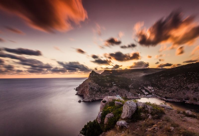 море, черное море, бухта, вода, небо, закат, вечер, скалы, горы,  sea, black sea, seascape, water, sky, evening, sunset, rocks, mountains Убегая от закатаphoto preview