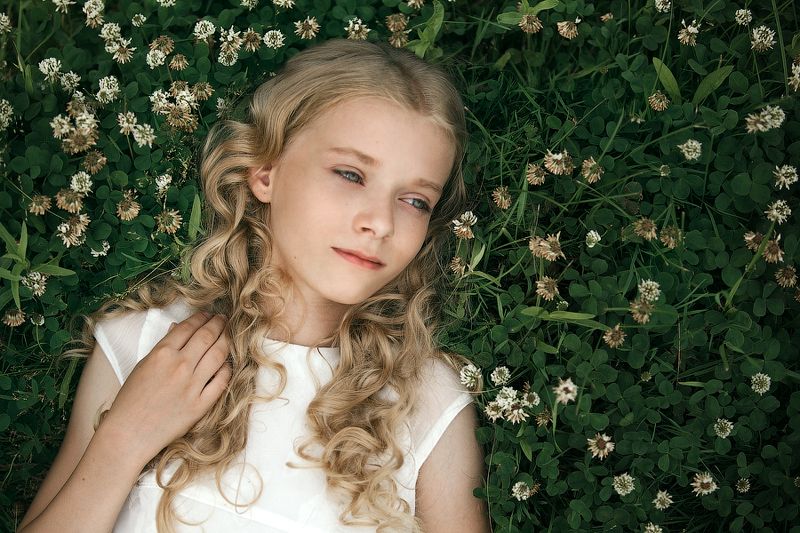 дети, трава, ребенок, цветы,миг,эмоции,настроение photo preview