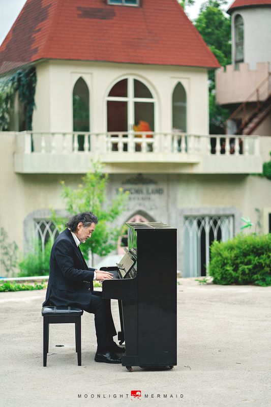 #piano #man #outdoor #gentleman #oldman  pianistphoto preview