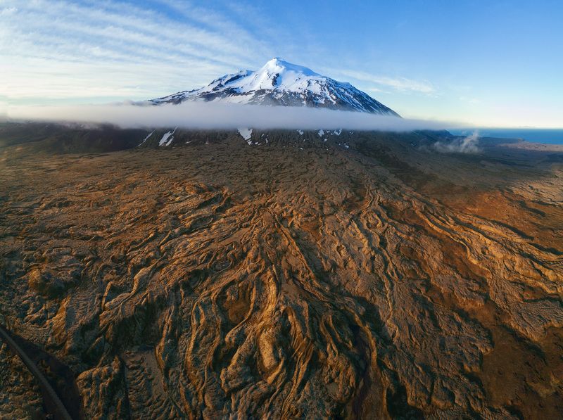 Вулкан Снайфельдльс со своими лавовыми щупальцами.photo preview
