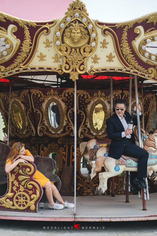 #piano #man #outdoor #gentleman #oldman #girl #marrygoround  pretty womanphoto preview