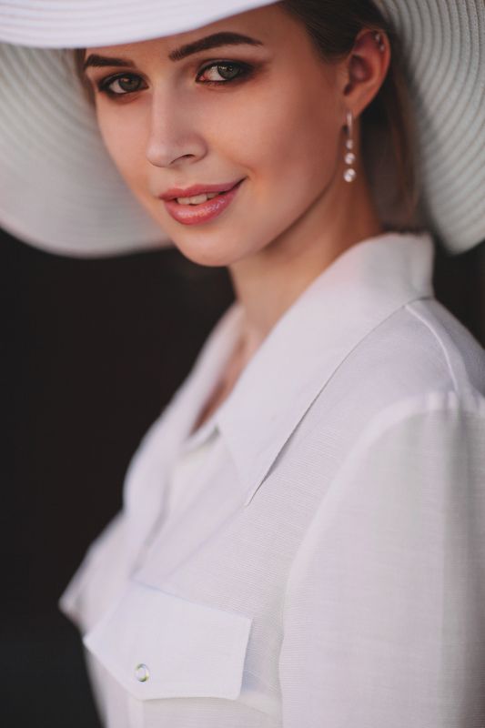 portrait, girl, people, beautiful, natural light, colour, minsk Катяphoto preview