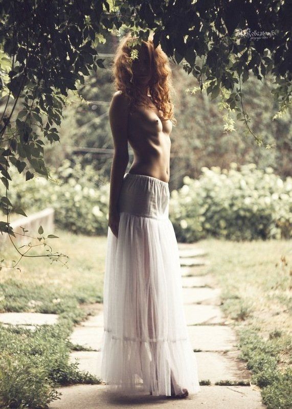 парк, силуэт, эротика, грудь, девушка, листья, природа, топлес, ню photo preview