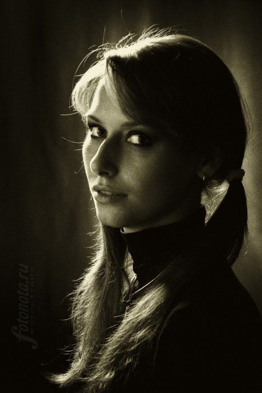 с, девушка, свете, контровом, в, хвостиками photo preview