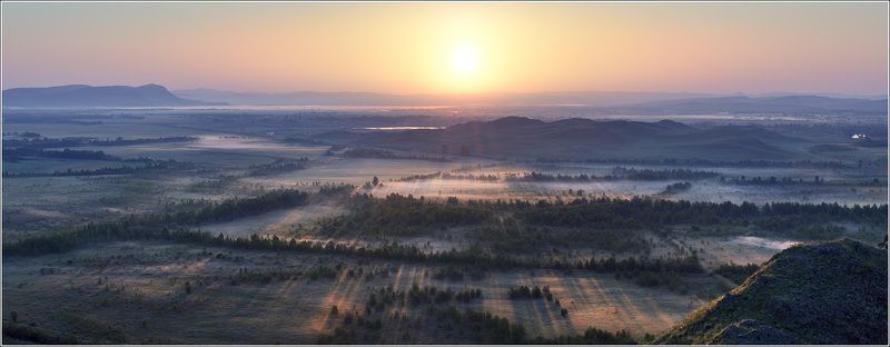белый, большой, восход, высокий, глубина, голубой, горы, желтый, зеленый, лучи, панорама, пейзаж, природа, размер, рассвет, синий, солнце, степь, тени, туман, фиолетовый, хакасия, холмы, широта Рассвет над долиной Белого Июсаphoto preview