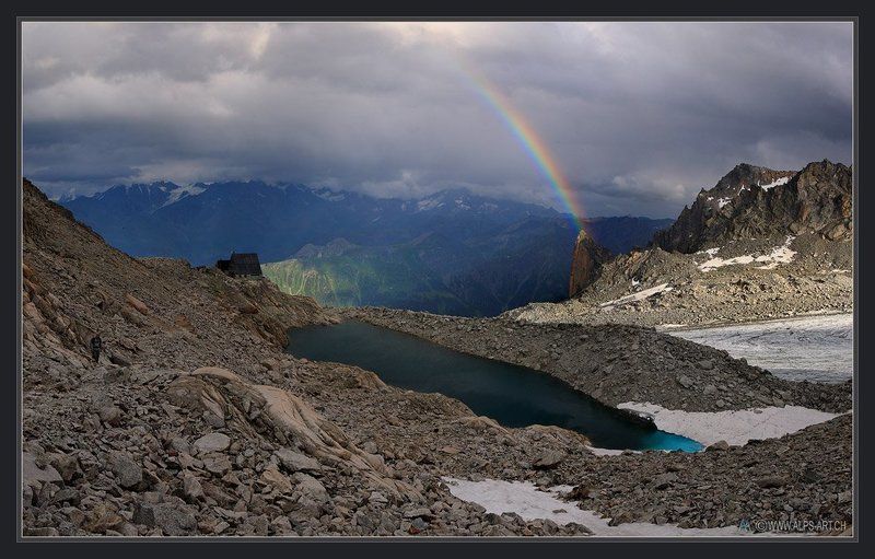 Про цветной мост над Колокольней, дом у изумрудного озера и одинокого путника, мечтающего о тепле фото превью