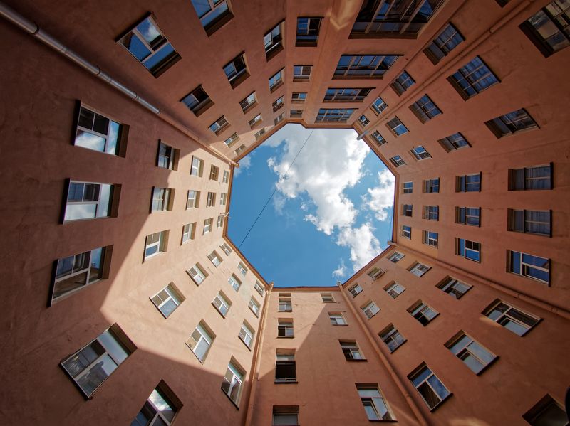 архитектура, дом, колодец, Питер, Санкт-Петербург, небо, облака Восьмигранникphoto preview