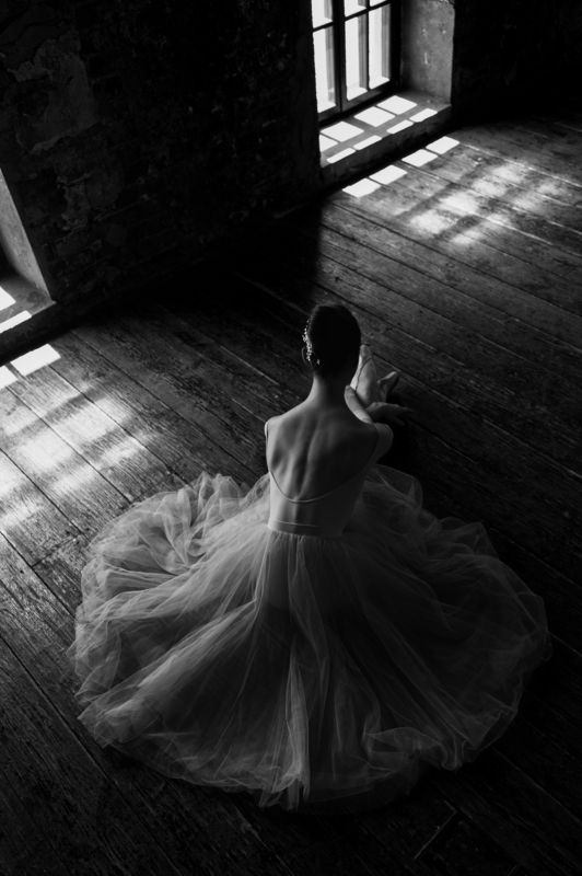 Ballet, ballerina, fine art, staged photography, b&w, monochrome, studio photography, black and white Dancing on tiptoephoto preview