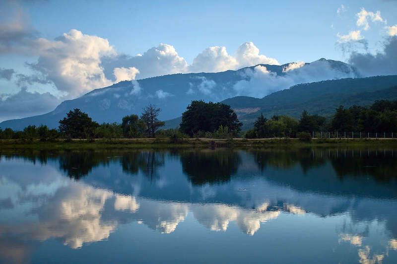 озеро, крым, краснокаменка, пейзаж, вода, облака, горы, небо, отражение, скалы, покойствие Горное озероphoto preview