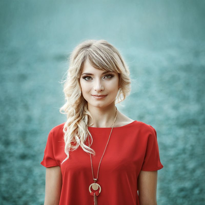 портрет, девушка, красивые люди, зеленые глаза, цвет, красный, блондинка, улыбка, Маринаphoto preview