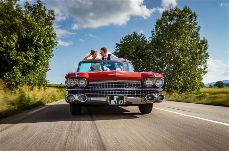 wedding,retro,car,auto,cadillac,moving Weddingphoto preview