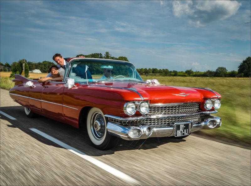 wedding,retro,car,auto,cadillac,moving Wedding Cadillacphoto preview