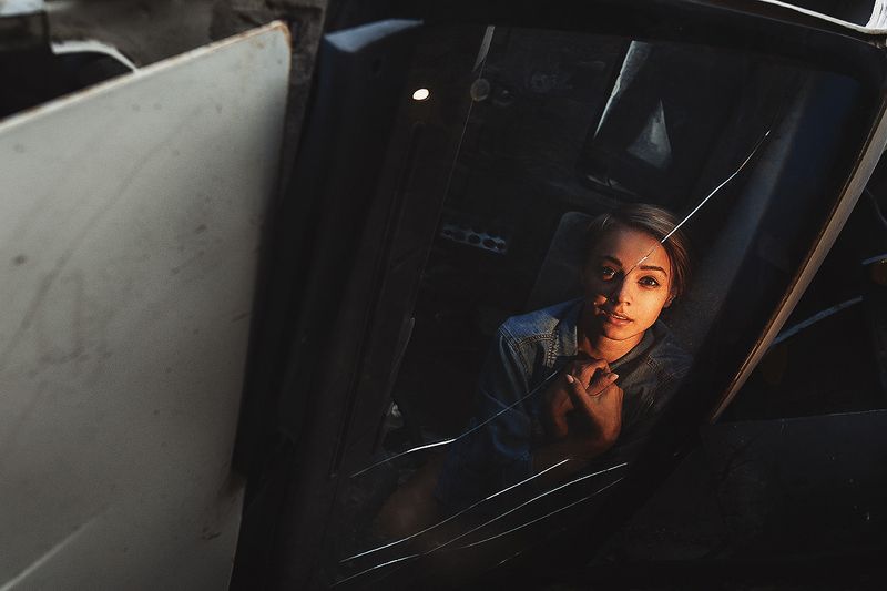 авария, кабина, стекло, девушка, трещины После аварииphoto preview