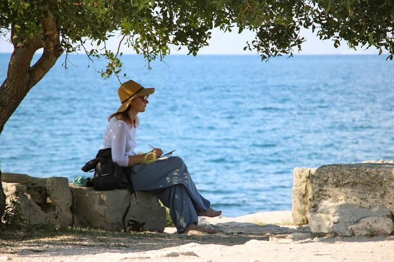 девушка, крым, севастополь, херсонес, художник, художница, черное море, шляпа, босая, босиком, painter, artist Художницаphoto preview