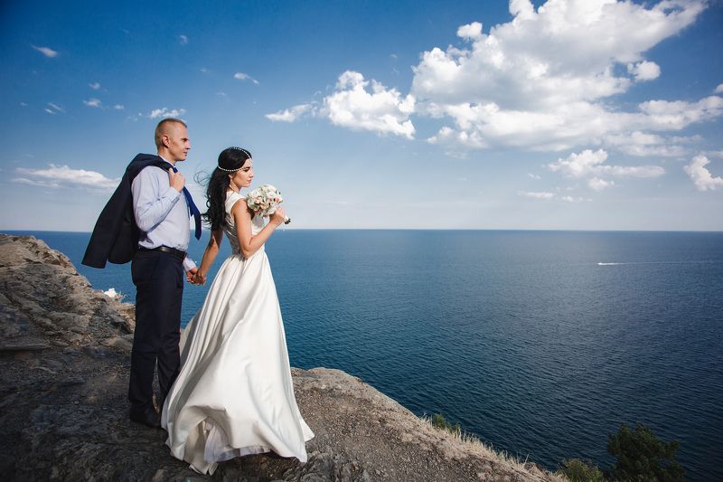 утес, свадьба, свадебный фотограф, фотограф в крыму, симферополь, студия, жених, невеста, зеркало, праздник, свадебная прогулка, море, горы свадебный портретphoto preview