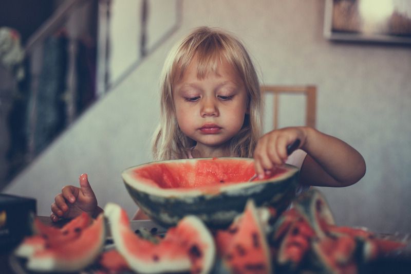 девочка, арбуз, сладость, еда, обЪедение, ребенок, портрет трапеза photo preview