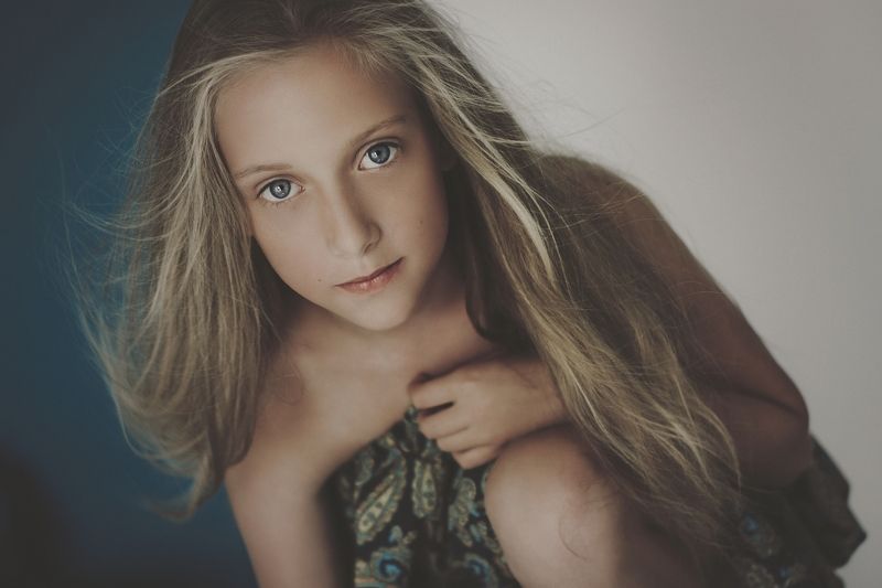 girl, portrait, sun, shadow, wind, hair Windphoto preview