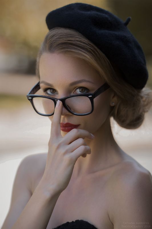 девушка, французский стиль, портрет, взгляд, образ, очки Frenchyphoto preview