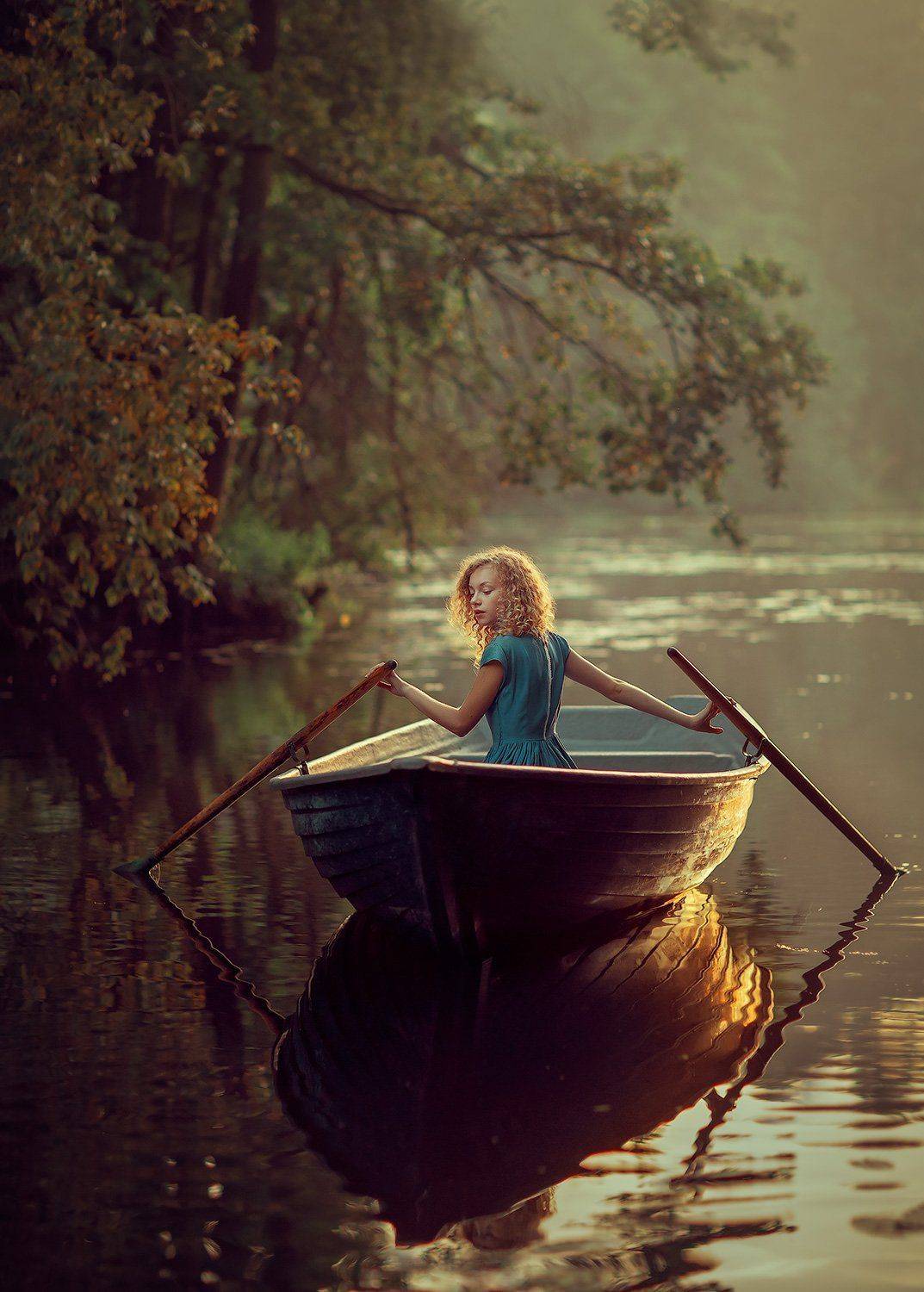 Вечер в лодке. Автор: Катрин Белоцерковская девушка, портретная фотосессия, лодка, пруд, озеро, вечер, закат, Катрин Белоцерковская