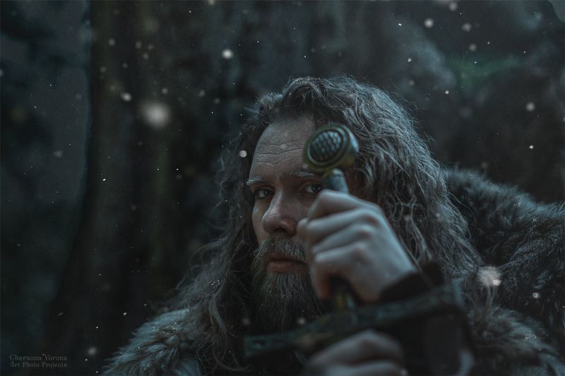 воин, зима, играпрестолов,меч, фентези дозор на стенеphoto preview