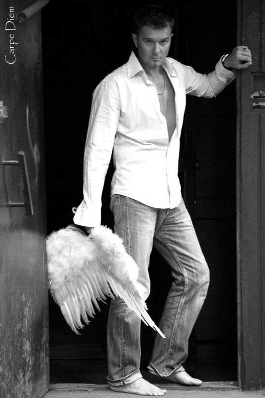 мужчина, крылья, ангел Искусительphoto preview