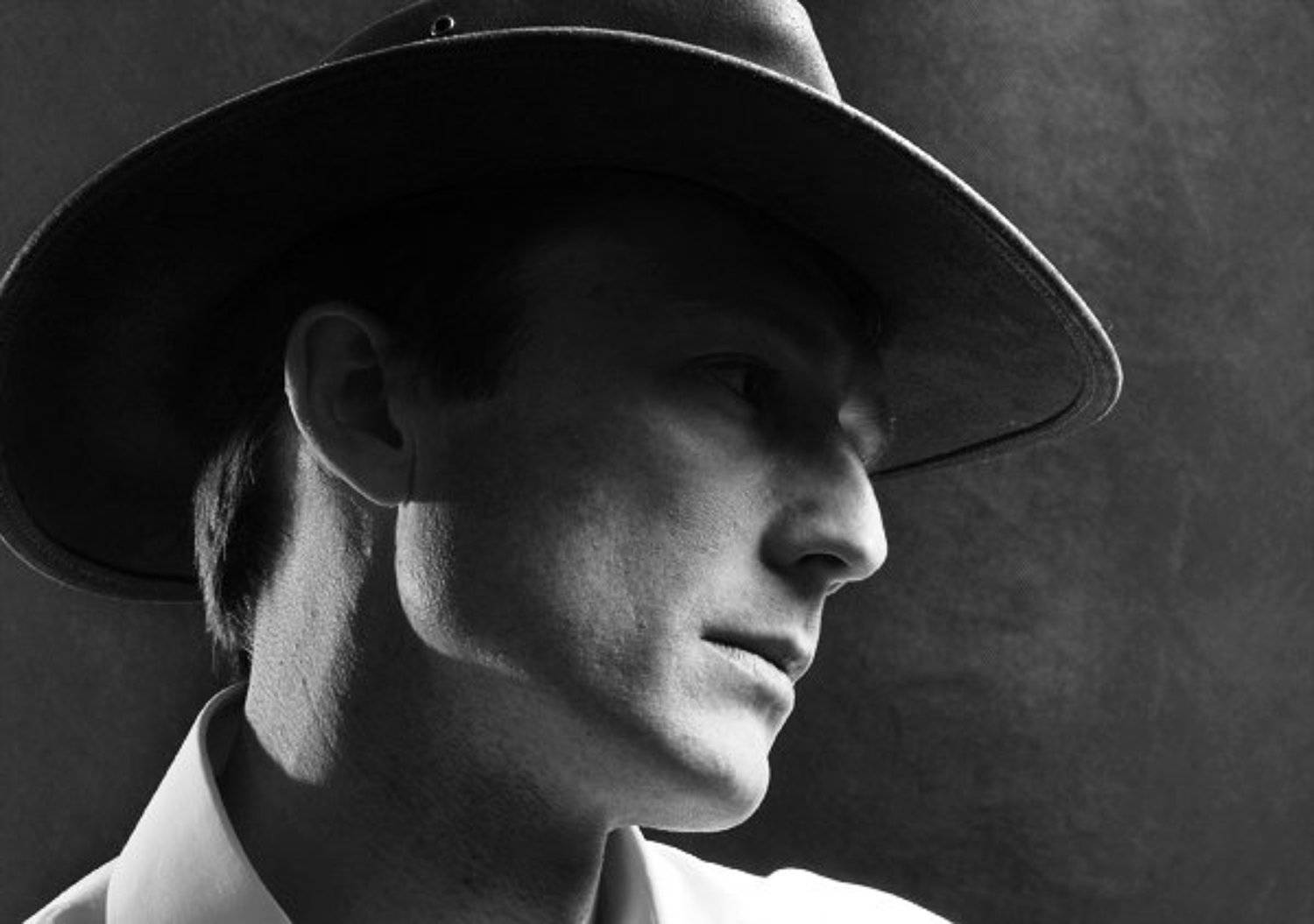 Рома. Автор: Павел Круглик молодой человек, рома, шляпа, студия, Павел Круглик