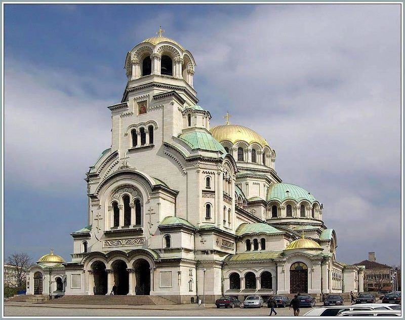 болгария, софия, собор, александра невского, весна, солнечный день, небо, облака, деревья Собор Св. Александра Невского. София. Болгарияphoto preview