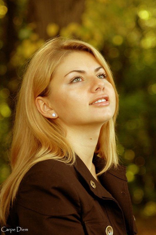 девушка, осень Уж небо осенью дышалоphoto preview