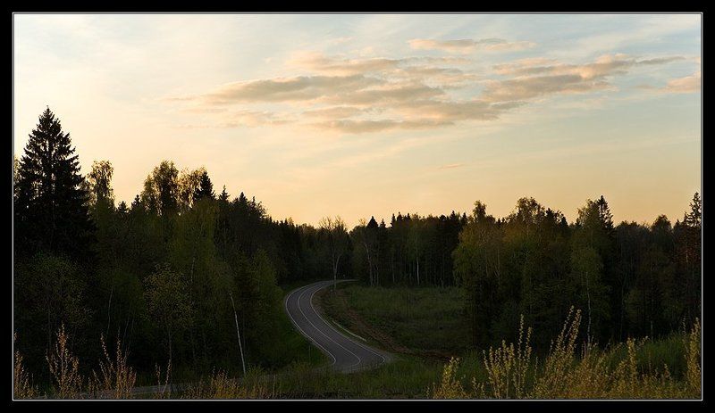 дорога лес небо По извилистой дороге ...photo preview