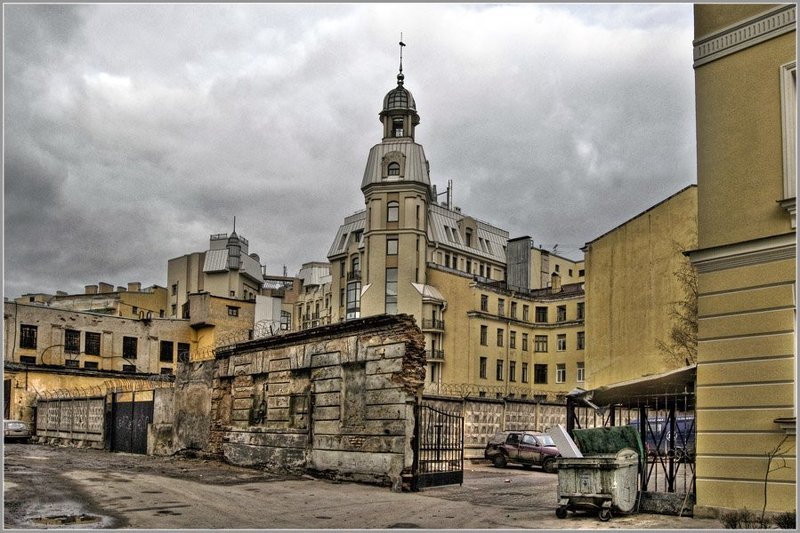 двор,город,нищета,новострой Блеск и нищета Петербурга...photo preview