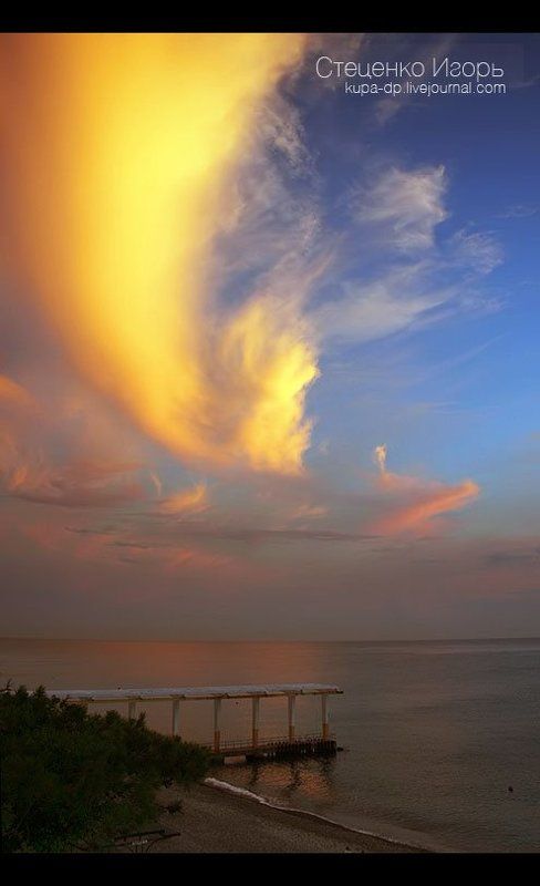 море, сочи, пирс, буй, закат Одинокие друзья пирс и буй, встречающие закатphoto preview