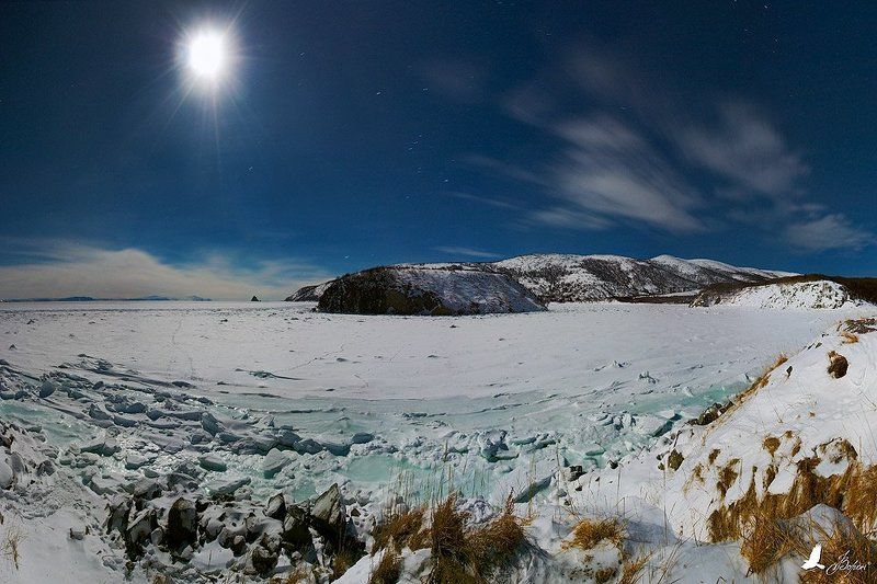 магадан, бухта, веселая, остров, вдовушка, три, брата, ночь, луна, зима, лед Звездный деньphoto preview
