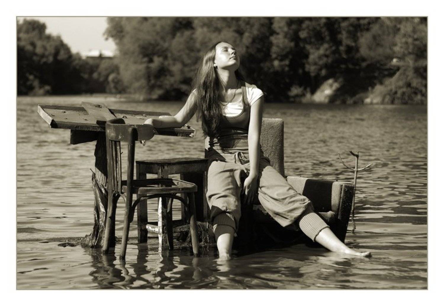 девушка, мебель, река, Сергей Дужников
