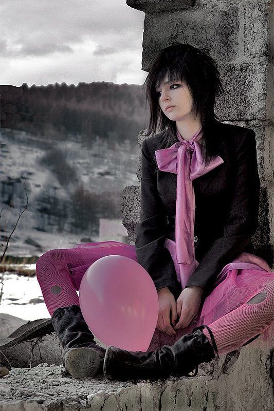 loneliness, pink, grey, balloon на празднике одиночестваphoto preview