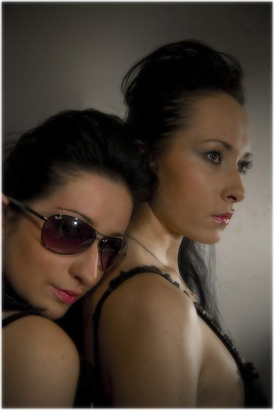 Сестры???photo preview