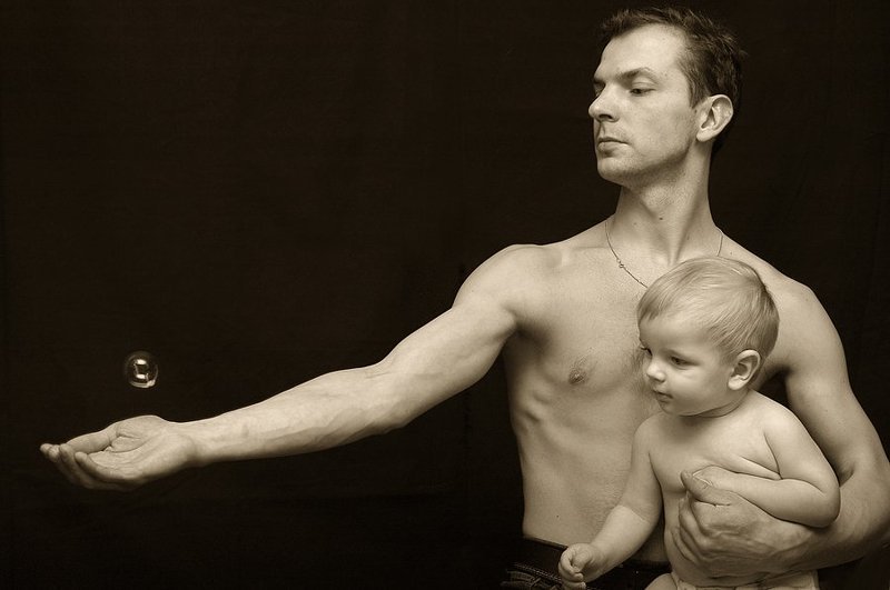 отец и сын любовь семья Ожидание касанияphoto preview