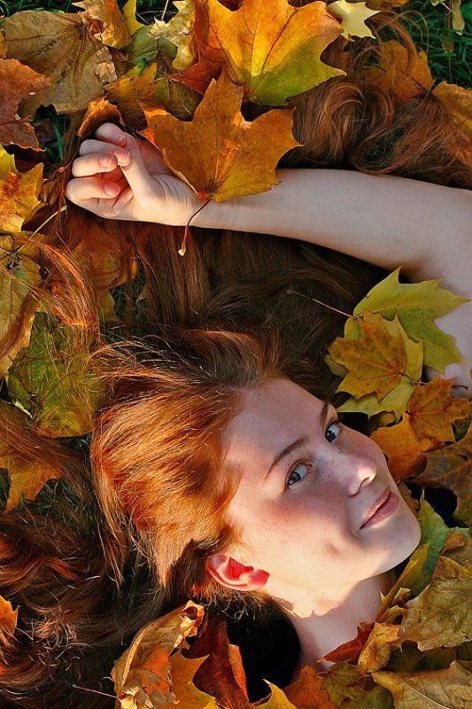 девушка,рыжая,улыбка,осень,листья Осенняя...photo preview