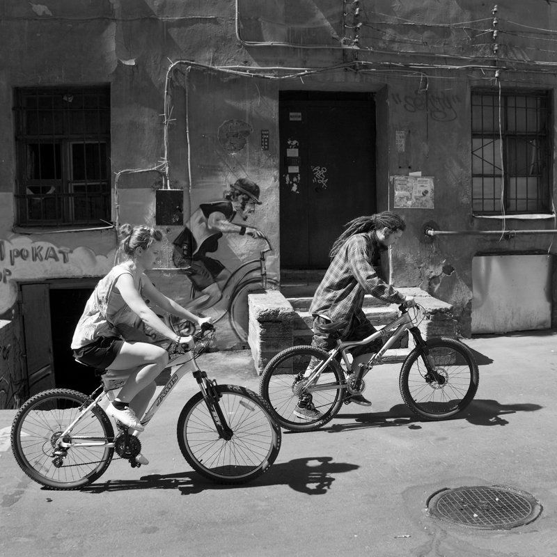 велосипедисты, , , стенсил, , , графити, , , ангел, , , хранитель photo preview