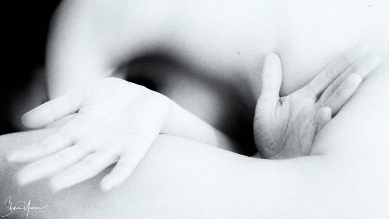 woman, naked, nude, hands, body Birthphoto preview