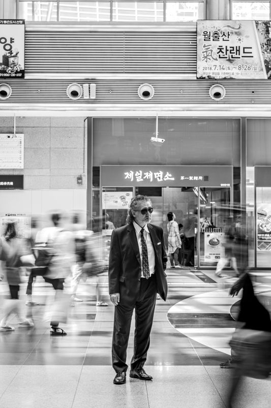 #man #male #middleage #suit #light  #brack  #potrait  #a9 #sony man on the streetphoto preview