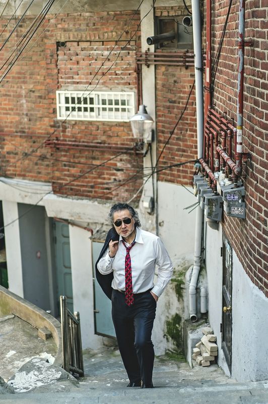 #man #male #middleage #suit #light  #brack  #potrait  #a9 #sony man on the streetphoto preview