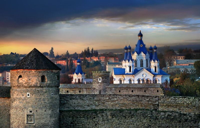 украина, замок, каменец-подольский Свято-мiсто под надёжной защитойphoto preview