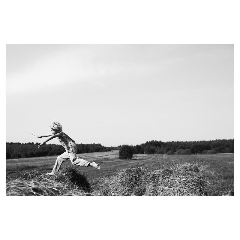 сено, стог, лето,мальчик, прыжок 1000 и 1 способ прыгнуть через сеноphoto preview