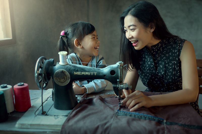 portrait,mother,daughter,cheerfuy,happiness, Happy familyphoto preview