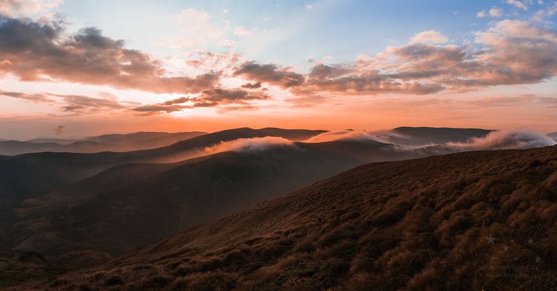 драгобрат, горы, карпаты, солнце, облака, склоны, трава, зарево, золотые часы Золотые часыphoto preview